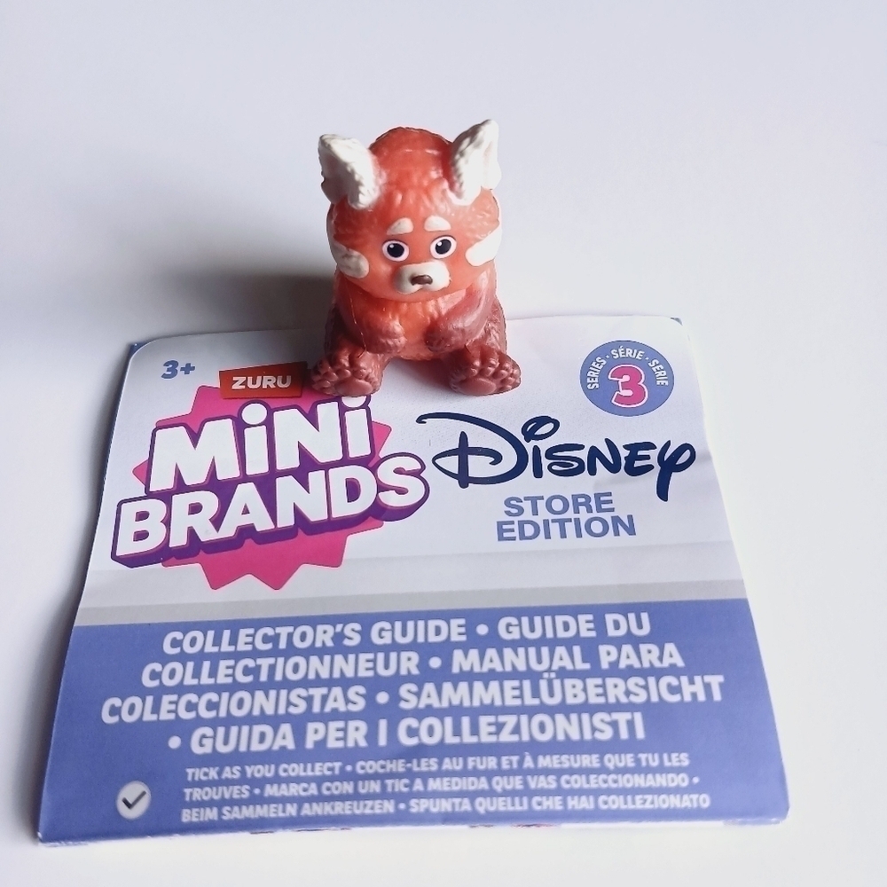 ZURU Mini Brands Disney Store Edition 3 Turning Red